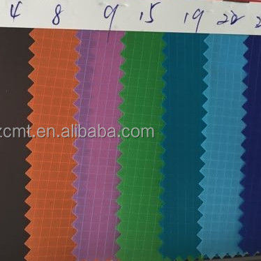 Stoffa di poliestere in stile semplice 210T con rivestimento in PU resistente all'acqua e alle macchie